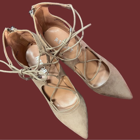 NWT Report ballet style laced pointed toe chunky heal pumps. Size 8 🩰👡 - Picture 4 of 6